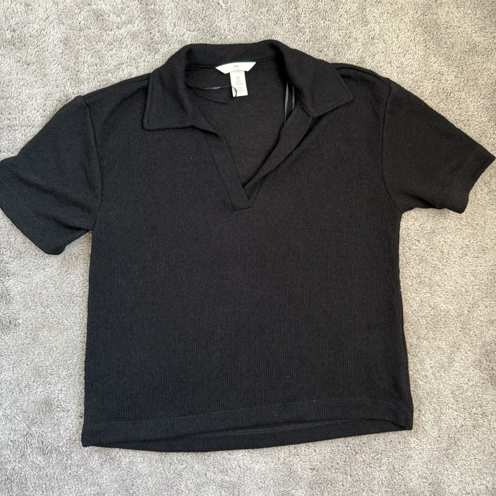 NWOT HM KNIT COLLARED TOP